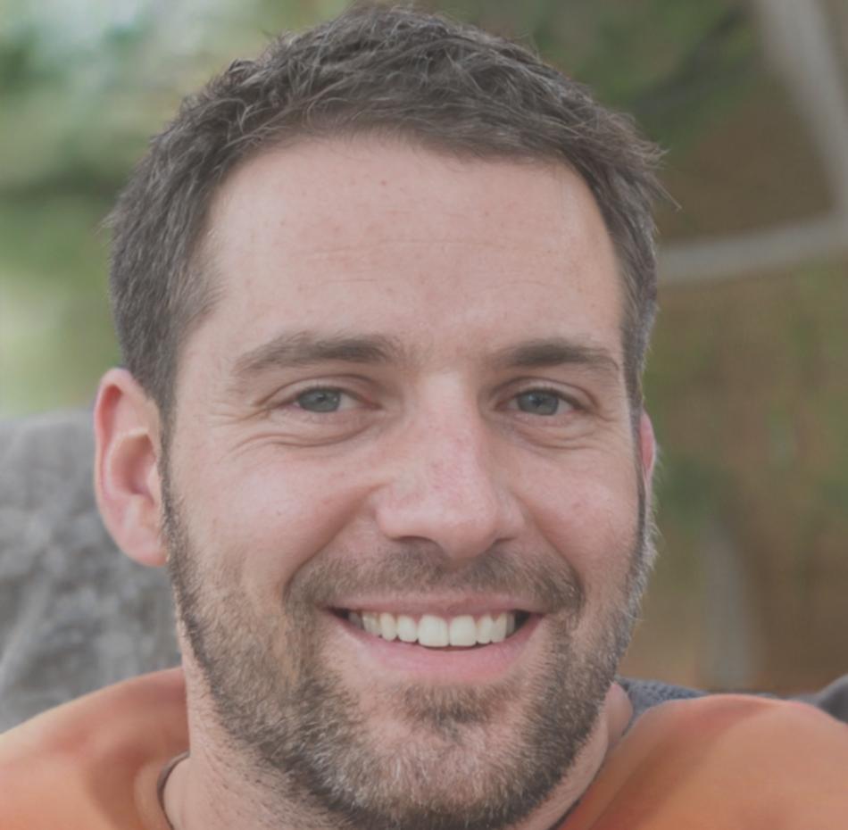 Portrait de Léandre Bouchard, directeur pédagogique chez clevoraplex